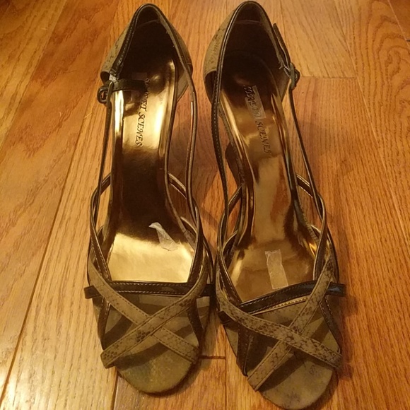 Wedge Sandal - Picture 2 of 7